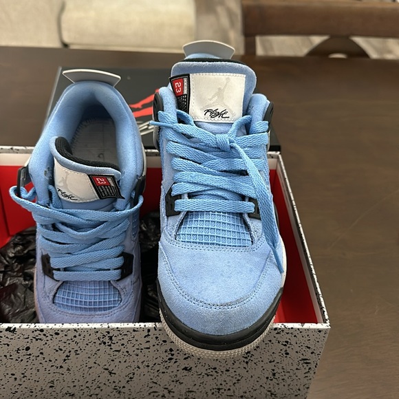Air Jordan 4 Retro (GS) UNC Blue's - Picture 3 of 4